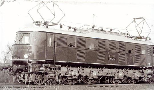 Electric Locomotive BR 218 (3-RAIL AC)<br /><a href='images/pictures/Roco/69624.jpg' target='_blank'>Full size image</a>